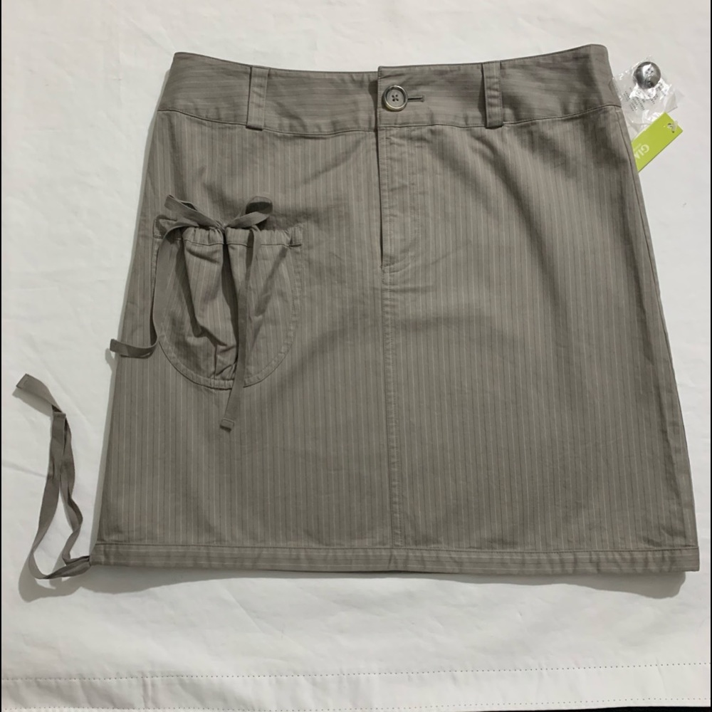 Cute Gianni Bini pinstripe beige skirt NWT